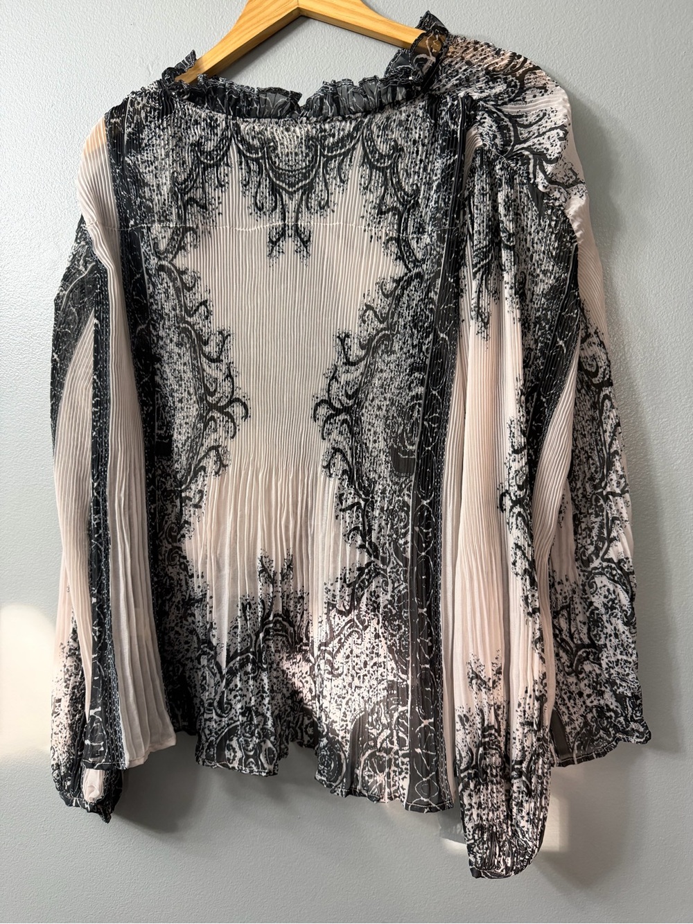 Anthropologie Forever that girl Sheer Pleated Blouse size medium - Picture 7 of 9